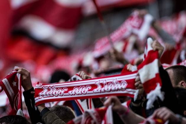 2. Fussball Bundesliga: Fortuna Düsseldorf 1895 - 1. FC Nürnberg; 03.05.2024 In der Kurve der Fans von Fortuna Düsseldorf werden Schals hochgehalten 2. Fussball Bundesliga: Fortuna Düsseldorf 1895 - 1. FC Nürnberg, Düsseldorf, Merkur Spiel-Arena DFL REGULATIONS PROHIBIT ANY USE OF PHOTOGRAPHS AS IMAGE SEQUENCES AND OR QUASI-VIDEO.
