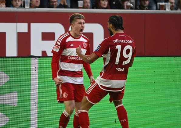Jubel 3:1 Isak Bergmann Johannesson (Fortuna Duesseldorf), Emmanuel Iyoha (Fortuna Duesseldorf), v.li. 03.05.2024, Fussball 2. Bundesliga, 32. Spieltag, Saison 2023 2024 Fortuna Düsseldorf - 1. FC Nürnberg Düsseldorf Nordrhein Westfalen Deutschland