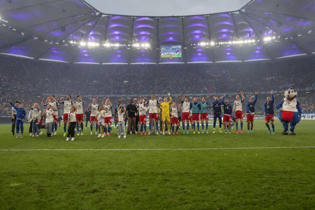03.05.2024, xtgx, Fussball - 2.Bundesliga, Hamburger SV - FC St.Pauli emspor, v.l. Hamburg Jubel ueber den Sieg, Jubel nach Spielende (DFL DFB REGULATIONS PROHIBIT ANY USE OF PHOTOGRAPHS as IMAGE SEQUENCES and or QUASI-VIDEO) Hamburg