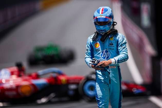 16 LECLERC Charles (mco), Scuderia Ferrari HP SF-24, red flag during the Formula 1 Crypto.com Miami Grand Prix 2024, 6th round of the 2024 Formula One World Championship, WM, Weltmeisterschaft from May 3 to 5, 2024 on the Miami International Autodrome, in Miami, United States of America - F1 - MIAMI GRAND PRIX 2024 DPPI Panoramic  240503_R06_MIAMI_DP_EA023437