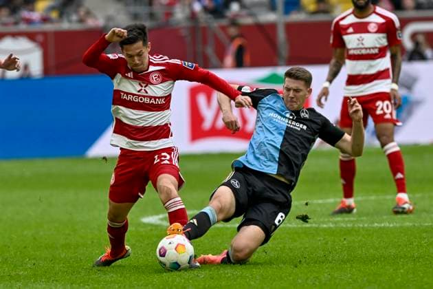 v. li. im Zweikampf Shinta Appelkamp ( 23, Fortuna Duesseldorf) Florian Flick ( 6, 1.FC Nuernberg) 03.05.2024 Fussball Fortuna Duesseldorf vs 1. FC Nuernberg , Merkur Spiel-Arena, Duesseldorf, DFB DFL REGULATIONS PROHIBIT ANY USE OF PHOTOGRAPHS AS IMAGE SEQUENCES AND OR QUASI-VIDEO NRW Germany