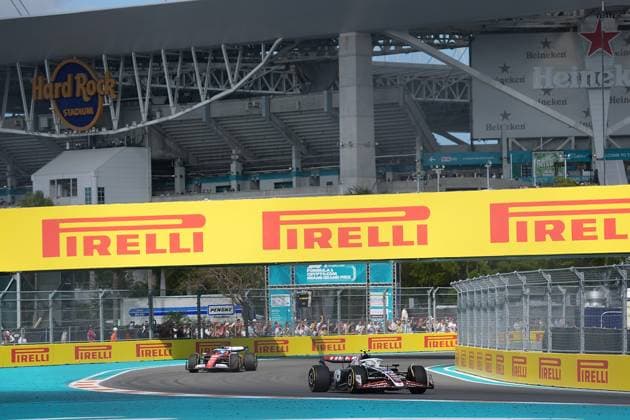 03.05.2024, Miami International Autodrome, Miami, Formula 1 Crypto.com Miami Grand Prix,im Bild Nico Hülkenberg (DEU), Haas F1 Team, Charles Leclerc (MCO), Scuderia Ferrari HP Defodi-506_20240503_hbr_6301