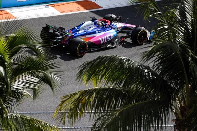 03 RICCIARDO Daniel (aus), Visa Cash App RB F1 Team VCARB 01, action during the Formula 1 Crypto.com Miami Grand Prix 2024, 6th round of the 2024 Formula One World Championship, WM, Weltmeisterschaft from May 3 to 5, 2024 on the Miami International Autodrome, in Miami, United States of America - F1 - MIAMI GRAND PRIX 2024 DPPI Panoramic  240503_R06_MIAMI_DP_XB5_6640