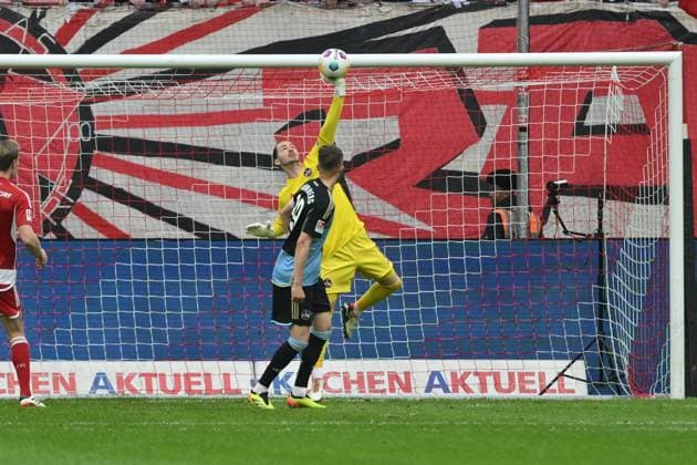 Torwart Carl Klaus (1.FC Nuernberg) in Aktion 03.05.2024, Fussball 2. Bundesliga, 32. Spieltag, Saison 2023 2024 Fortuna Düsseldorf - 1. FC Nürnberg 3:1 Düsseldorf Nordrhein Westfalen Deutschland