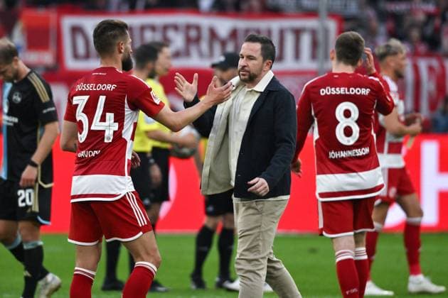 Christian Weber (Sportdirektor Fortuna Düsseldorf) mit Nicolas Gavory (Fortuna Duesseldorf) 03.05.2024, Fussball 2. Bundesliga, 32. Spieltag, Saison 2023 2024 Fortuna Düsseldorf - 1. FC Nürnberg 3:1 Düsseldorf Nordrhein Westfalen Deutschland