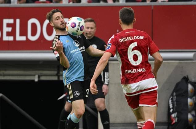 Lukas Schleimer (1.FC Nuernberg), Yannik Engelhardt (Fortuna Duesseldorf), v.li. 03.05.2024, Fussball 2. Bundesliga, 32. Spieltag, Saison 2023 2024 Fortuna Düsseldorf - 1. FC Nürnberg 3:1 Düsseldorf Nordrhein Westfalen Deutschland
