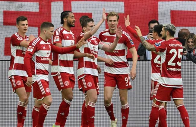 Jubel Düsseldorf, , 3. v.re., Vincent Vermeij (Fortuna Duesseldorf) 03.05.2024, Fussball 2. Bundesliga, 32. Spieltag, Saison 2023 2024 Fortuna Düsseldorf - 1. FC Nürnberg 3:1 Düsseldorf Nordrhein Westfalen Deutschland