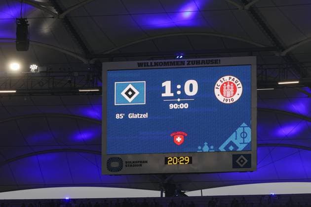 2. Bundesliga - Hamburger SV - FC St. Pauli am 03.05.2024 im Volksparkstadion in Hamburg Anzeigetafel Videoleinwand mit dem offiziellen Endergebnis 1 zu 0