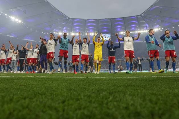 2. Bundesliga - Hamburger SV - FC St. Pauli am 03.05.2024 im Volksparkstadion in Hamburg Jubel über den Derbysieg bei der Mannschaft des HSV Derbysieger