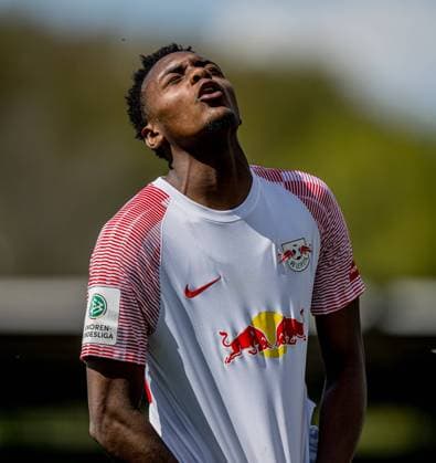 Leipzigs Chilohem Onuoha. Fussball Junioren Bundesliga Saison 2023 24 Staffel Nord Nordost, 24. Spieltag: RB Leipzig U19 - Hertha BSC U19 1:3. 27. April 2024: Leipzig, Red Bull Akademie. RB Leipzig U19 - Hertha BSC 1:3 *** Leipzigs Chilohem Onuoha Football Junior Bundesliga Season 2023 24 Season North North East, 24 Matchday RB Leipzig U19 Hertha BSC U19 1 3 27 April 2024 Leipzig, Red Bull Academy RB Leipzig U19 Hertha BSC 1 3