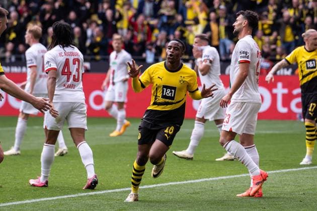 GER, 1. FBL Borussia Dortmund vs FC Augsburg 04.05.2024, Signal Iduna Park, Dortmund, GER, 1. FBL Borussia Dortmund vs FC Augsburg Im Bild: Torjubel Jubel ueber das Tor zum 3:0 durch Youssoufa Moukoko (BV Borussia Dortmund, 18)