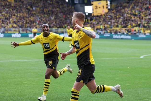 04.05.2024, Fussball, Saison 2023 2024, 1. Bundesliga, 32. Spieltag, Borussia Dortmund - FC Augsburg, v. l. Youssoufa Moukoko (Borussia Dortmund), Marco Reus (Borussia Dortmund) bejubeln das Tor zum 4:1, Dortmund Signal Iduna Park NRW Deutschland xRHR-FOTO DEx Copyright: DennisxEwert RHR-FOTOx RHR-FOTO DE
