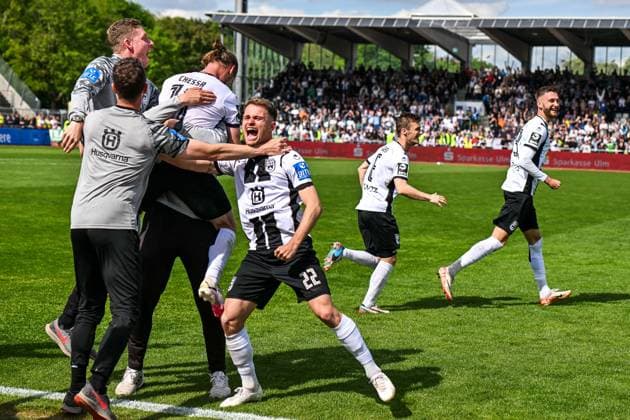 GER, 3. Liga, SSV Ulm 1846 vs FC Viktoria Köln 04.05.2024, Donaustadion, Ulm, GER, 3. Liga, SSV Ulm 1846 vs FC Viktoria Köln, im Bild Ulmer Jubel nach Spielende, Leonardo Weschenfelder Scienza (SSV Ulm, 22)