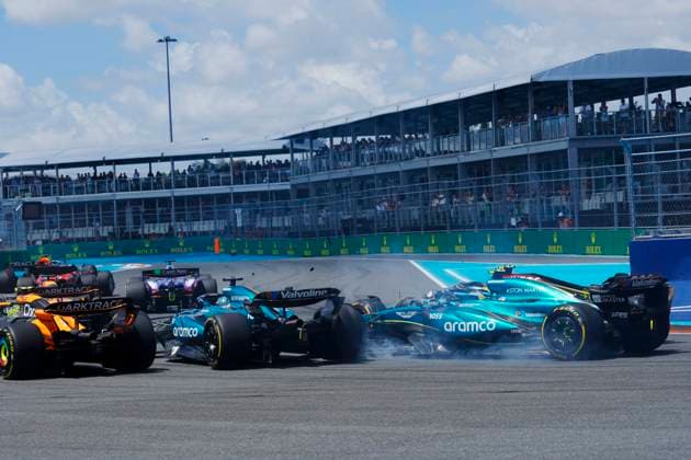 May 4, 2024, Miami, Florida, USA: 14 Aston Martin Aramco F1 Team, Fernando Alonso (SPA) crashes into teammate 18 Aston Martin Aramco F1 Team, Lance Stroll (CAN) who hits 4 McLaren F1 Team, Lando Norris (GBR) in Turn 1 at the start of the Sprint Race at the Formula 1 Crypto.com Miami Grand Prix in Miami, Florida. Max Verstappen of Red Bull Racing won the race. Miami USA - ZUMAd212 20240504_zsp_d212_019 Copyright: xRichardxDolex