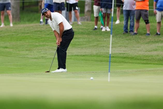 MCKINNEY, TX - MAY 04: Jason Day (AUS) putts from the fringe of the eighth green during the third round of the PGA, Golf Herren CJ CUP Byron Nelson on May 4, 2024, at TPC Craig Ranch in McKinney, TX. (Photo by David Buono Icon Sportswire) GOLF: MAY 04 PGA CJ CUP Byron Nelson EDITORIAL USE ONLY Icon240504025