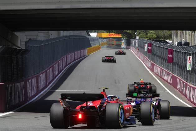 Formula 1 Crypto.com Miami Grand Prix 04.05.2024, Miami International Autodrome, Miami, Formula 1 Crypto.com Miami Grand Prix,im Bild Carlos Sainz Jr. (ESP), Scuderia Ferrari HP, Daniel Ricciardo (AUS), Visa Cash App RB Formula One Team, Sergio Perez (MEX), Oracle Red Bull Racing