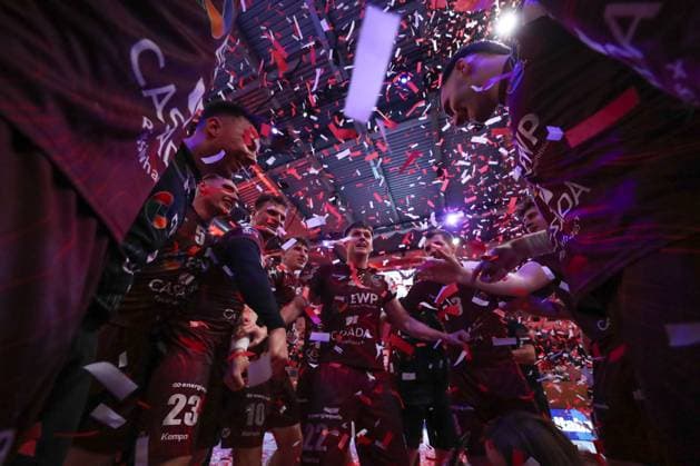 04.05.2024, xtgx, Handball - 2.Handballbundesliga, 1.VfL Potsdam - TV Grosswallstadt emspor, v.l. Potsdam Jubel, Torjubel, jubelt ueber das Tor, celebrate the goal, celebration, Stiegen in die 1.Handball Bundesliga auf Potsdam