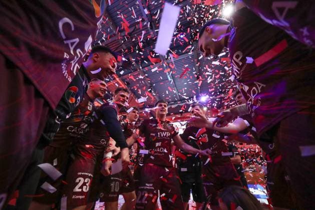04.05.2024, xtgx, Handball - 2.Handballbundesliga, 1.VfL Potsdam - TV Grosswallstadt emspor, v.l. Potsdam Jubel ueber den Sieg, Jubel nach Spielende, Steigen in die 1.Handball Bundesliga auf Potsdam