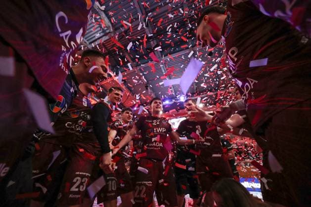 04.05.2024, xtgx, Handball - 2.Handballbundesliga, 1.VfL Potsdam - TV Grosswallstadt emspor, v.l. Potsdam Jubel ueber den Sieg, Jubel nach Spielende, Steigen in die 1.Handball Bundesliga auf Potsdam