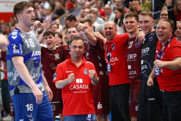 04.05.2024, xtgx, Handball - 2.Handballbundesliga, 1.VfL Potsdam - TV Grosswallstadt emspor, v.l. Hans Robert Bob Hanning (Potsdam, Trainer) Jubel ueber den Sieg, Jubel nach Spielende Potsdam