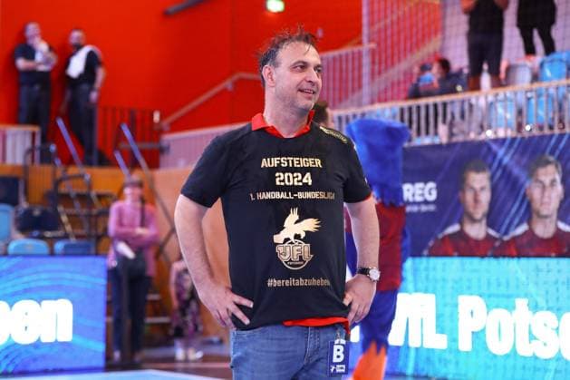 04.05.2024, xtgx, Handball - 2.Handballbundesliga, 1.VfL Potsdam - TV Grosswallstadt emspor, v.l. Hans Robert Bob Hanning (Potsdam, Trainer) jubel ueber den Sieg, Jubel nach Spielende Potsdam