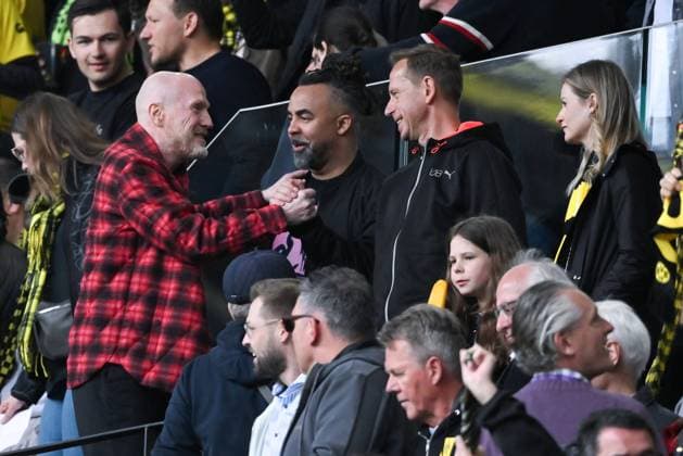 Matthias Sammer (Berater Borussia Dortmund), li., begrüsst Patrick Owomoyela und Ex BVB Spieler Jörg Heinrich 04.05.2024, Fussball 1. Bundesliga, 32. Spieltag, Saison 2023 2024 Borussia Dortmund - FC Augsburg 5:1 Dortmund Signal Iduna Park Nordrhein Westfalen Deutschland