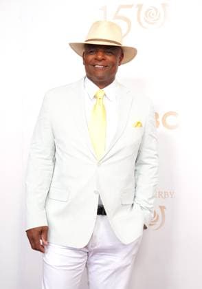LOUISVILLE, KY - MAY 04: Former NFL, American Football Herren, USA quarterback Warren Moon walks the red carpet before the 150th running of the Kentucky Derby on May 4, 2024, at Churchill Downs in Louisville, Ky. (Photo by Jeff Moreland Icon Sportswire) HORSE RACING: MAY 04 Kentucky Derby EDITORIAL USE ONLY Icon168240504019