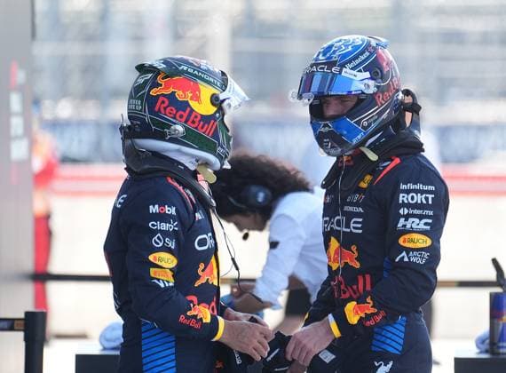 04.05.2024, Miami International Autodrome, Miami, Formula 1 Crypto.com Miami Grand Prix,im Bild Max Verstappen (NLD), Oracle Red Bull Racing, Sergio Perez (MEX), Oracle Red Bull Racing Defodi-506_20240504_hbr_4794