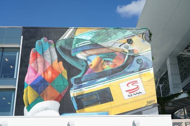 04.05.2024, Miami International Autodrome, Miami, Formula 1 Crypto.com Miami Grand Prix,im Bild Das Wandgemälde des Künstlers Eduardo Kobra feiert den dreifachen Formel-1-Weltmeister Ayrton Senna aus Brasilien anlässlich seines 30. Todestages. Defodi-506_20240504_hbr_5922
