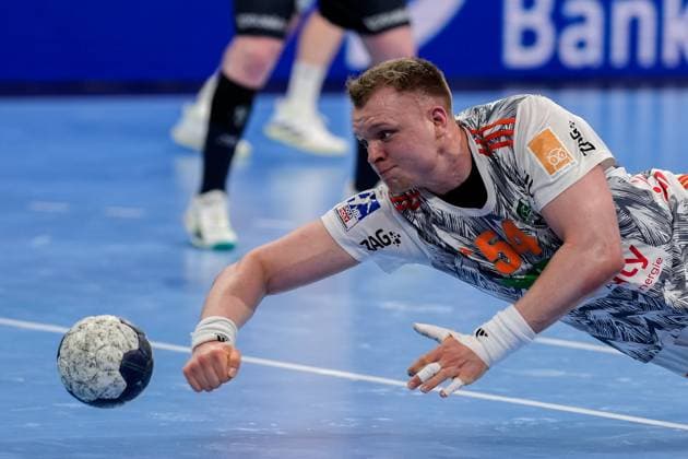 Justus Fischer (Die Recken, 54), Aktion, Action, Spielszene, 04.05.2024, Mannheim (Deutschland), Handball, Bundesliga, Rhein-Neckar Löwen - TSV Hannover-Burgdorf