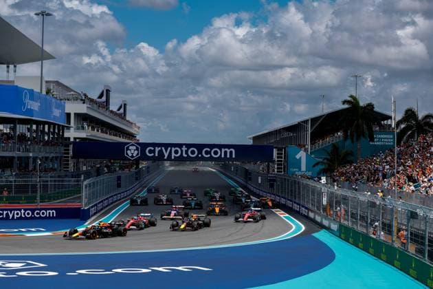 Start of the Sprint race during the Formula 1 Crypto.com Miami Grand Prix 2024, 6th round of the 2024 Formula One World Championship, WM, Weltmeisterschaft from May 3 to 5, 2024 on the Miami International Autodrome, in Miami, United States of America - F1 - MIAMI GRAND PRIX 2024 DPPI Panoramic  240504_R06_MIAMI_DP_jk15105