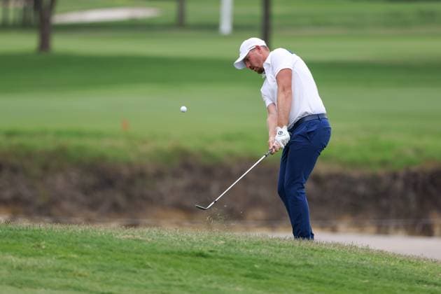 MCKINNEY, TX - MAY 04: Matthew Wallace (ENG) chips onto the 14th green during the third round of the PGA, Golf Herren CJ CUP Byron Nelson on May 4, 2024, at TPC Craig Ranch in McKinney, TX. (Photo by David Buono Icon Sportswire) GOLF: MAY 04 PGA CJ CUP Byron Nelson EDITORIAL USE ONLY Icon240504163