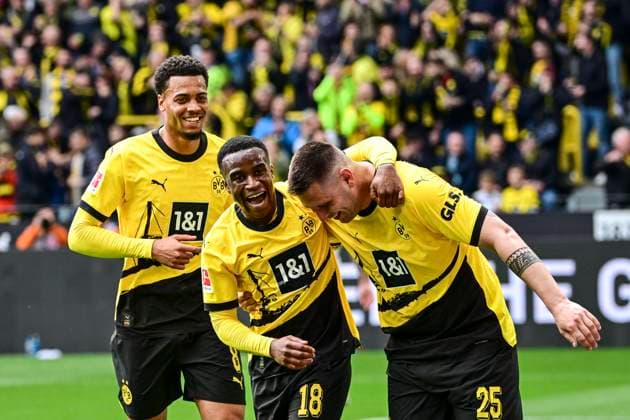Bilder des Jahres 2024, Sport 05 Mai Sport Themen der Woche KW18 Torjubel zum 3:0 durch Youssoufa Moukoko 18 (Borussia Dortmund), Borussia Dortmund vs. FC Augsburg, Fussball, 1. Bundesliga, 32. Spieltag, 04.05.2024 DFB regulations prohibit any use of photographs as image sequences and or quasi-video Dortmund Nordrhein-Westfalen Deutschland *** Goal celebration to 3 0 by Youssoufa Moukoko 18 Borussia Dortmund , Borussia Dortmund vs FC Augsburg, Soccer, 1 Bundesliga, 32 Matchday, 04 05 2024 DFB regulations prohibit any use of photographs as image sequences and or quasi video Dortmund Nordrhein Westfalen Germany Copyright: xkolbert-press MarcxNiemeyerx