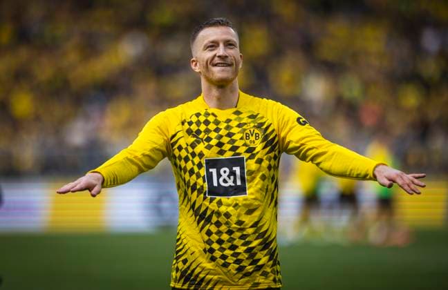 Sport Themen der Woche KW18 Dortmund, Germany. 4th Mai 2024. Schlussjubel: Marco Reus (BVB) Borussia Dortmund - FC Augsburg 04.05.2024 *** Dortmund, Germany 4th May 2024 Final cheer Marco Reus BVB Borussia Dortmund FC Augsburg 04 05 2024