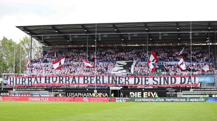 05.05.2024, Fussball, Herren, 2. Bundesliga, Saison 2023 2024, SV 07 Elversberg - Hertha BSC Berlin, Choreographie der Hertha BSC Fans, Choreo Elversberg Ursapharm-Arena an der Kaiserlinde Saarland Deutschland (DE)