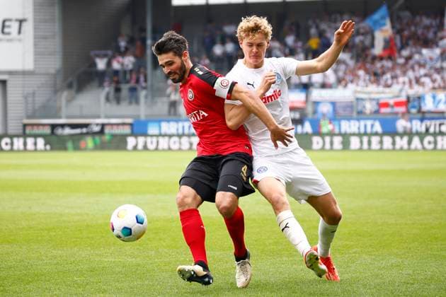 05.05.2024, xavx, Fussball 2.Bundesliga, SV Wehen Wiesbaden - Holstein Kiel emspor, v.l. Sascha Mockenhaupt (SV Wehen Wiesbaden), Tom Rothe (Holstein Kiel) (DFL DFB REGULATIONS PROHIBIT ANY USE OF PHOTOGRAPHS as IMAGE SEQUENCES and or QUASI-VIDEO) Wiesbaden