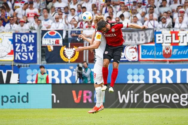 05.05.2024, xavx, Fussball 2.Bundesliga, SV Wehen Wiesbaden - Holstein Kiel emspor, v.l. Tom Rothe (Holstein Kiel), Sascha Mockenhaupt (SV Wehen Wiesbaden) (DFL DFB REGULATIONS PROHIBIT ANY USE OF PHOTOGRAPHS as IMAGE SEQUENCES and or QUASI-VIDEO) Wiesbaden