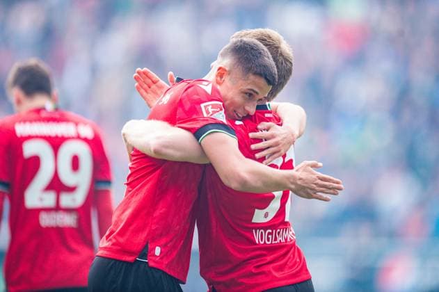 05.05.2024 - Fußball, 2023 2024, 1. Bundesliga, 32. Spieltag, Hannover 96 - SC Paderborn 07: (R) Andreas Voglsammer (Hannover) jubelt nach seinem Tor zum 2:0 mit (L) Nicolo Tresoldi (Hannover) DFL REGULATIONS PROHIBIT ANY USE OF PHOTOGRAPHS AS IMAGE SEQUENCES AND OR QUASI-VIDEO.
