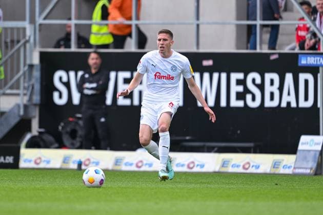 05.05.2024, Fussball, 2. Bundesliga, 32. Spieltag Saison 2023 2024, SV Wehen Wiesbaden - Holstein Kiel, Benedikt Pichler (Holstein Kiel), xRHR-FOTO TKx