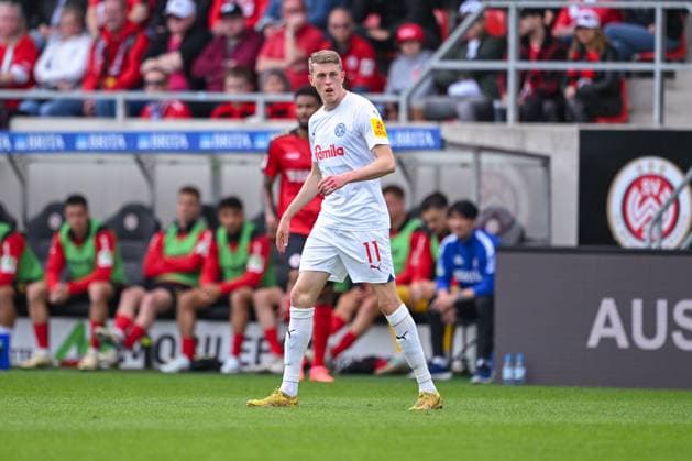 05.05.2024, Fussball, 2. Bundesliga, 32. Spieltag Saison 2023 2024, SV Wehen Wiesbaden - Holstein Kiel, Alexander Bernhardsson (Holstein Kiel) xRHR-FOTO TKx