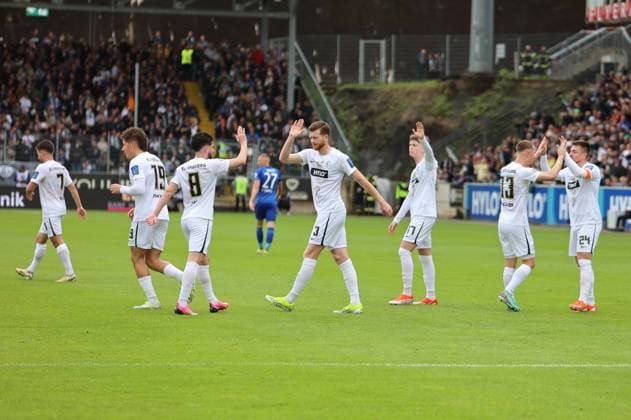 05.05.2024, Fussball, Herren, 2. Bundesliga, Saison 2023 2024, SV 07 Elversberg - Hertha BSC Berlin, Torjubel zum 1:0, Torschütze: Luca Schnellbacher (SV 07 Elversberg) Elversberg Ursapharm-Arena an der Kaiserlinde Saarland Deutschland (DE)