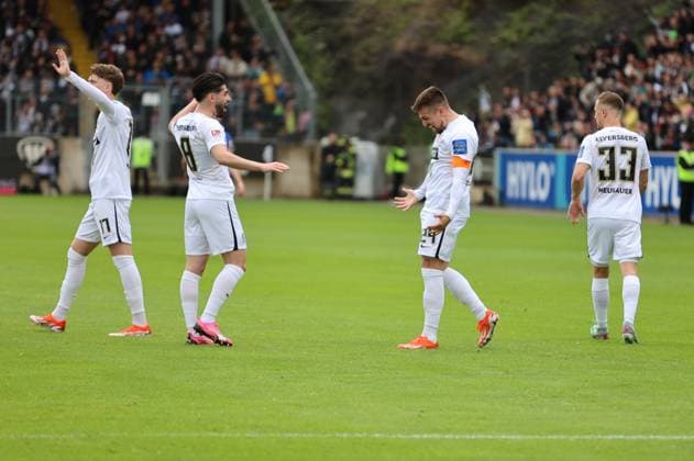 05.05.2024, Fussball, Herren, 2. Bundesliga, Saison 2023 2024, SV 07 Elversberg - Hertha BSC Berlin, Torjubel zum 1:0, Torschütze: Luca Schnellbacher (SV 07 Elversberg) Elversberg Ursapharm-Arena an der Kaiserlinde Saarland Deutschland (DE)