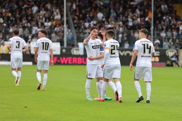 05.05.2024, Fussball, Herren, 2. Bundesliga, Saison 2023 2024, SV 07 Elversberg - Hertha BSC Berlin, Torjubel zum 1:0, Torschütze: Luca Schnellbacher (SV 07 Elversberg) Elversberg Ursapharm-Arena an der Kaiserlinde Saarland Deutschland (DE)