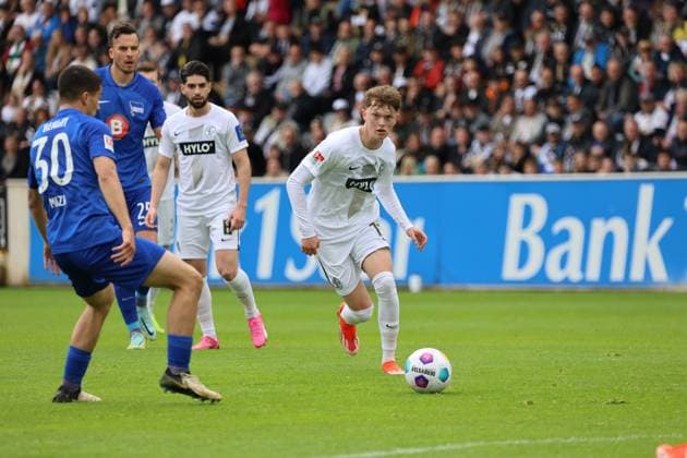 05.05.2024, Fussball, Herren, 2. Bundesliga, Saison 2023 2024, SV 07 Elversberg - Hertha BSC Berlin, Paul Wanner (SV 07 Elversberg), Ibrahim Maza (Hertha BSC) Elversberg Ursapharm-Arena an der Kaiserlinde Saarland Deutschland (DE)