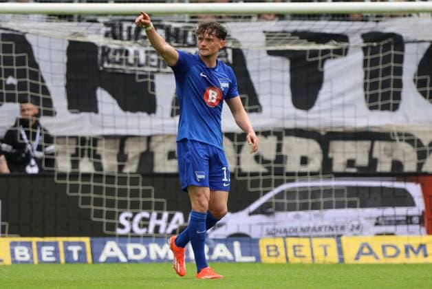 05.05.2024, Fussball, Herren, 2. Bundesliga, Saison 2023 2024, SV 07 Elversberg - Hertha BSC Berlin, Torjubel zum 1:1, Tor durch ein Eigentor von: Florian Le Joncour (SV 07 Elversberg), Fabian Reese (Hertha BSC) Elversberg Ursapharm-Arena an der Kaiserlinde Saarland Deutschland (DE)