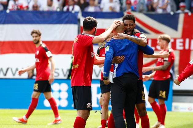 05.05.2024, xavx, Fussball 2.Bundesliga, SV Wehen Wiesbaden - Holstein Kiel emspor, v.l. celebrate the goal, Der Torjubel zum 1:0 durch Marcus Mathisen (SV Wehen Wiesbaden). Das Tor wurde Anschließend durch VAR-Entscheidung zurück genommen. (DFL DFB REGULATIONS PROHIBIT ANY USE OF PHOTOGRAPHS as IMAGE SEQUENCES and or QUASI-VIDEO) Wiesbaden
