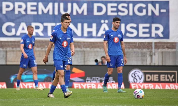 05.05.2024, Fussball, Herren, 2. Bundesliga, Saison 2023 2024, SV 07 Elversberg - Hertha BSC Berlin, Ibrahim Maza (Hertha BSC) und seine Mitspieler sind nach dem Gegentor enttäuscht Elversberg Ursapharm-Arena an der Kaiserlinde Saarland Deutschland (DE)