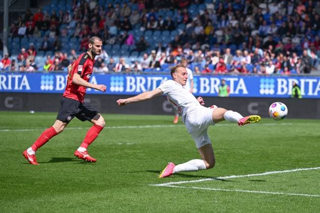 05.05.2024, Fussball, 2. Bundesliga, 32. Spieltag Saison 2023 2024, SV Wehen Wiesbaden - Holstein Kiel, Timo Becker (Holstein Kiel) mit einer Torchance. xRHR-FOTO TKx