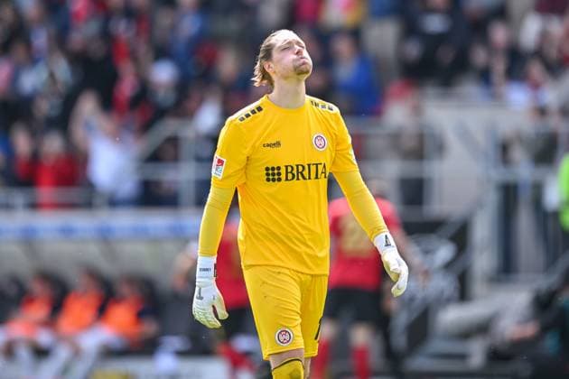 05.05.2024, Fussball, 2. Bundesliga, 32. Spieltag Saison 2023 2024, SV Wehen Wiesbaden - Holstein Kiel, Florian Stritzel (SV Wehen Wiesbaden) xRHR-FOTO TKx