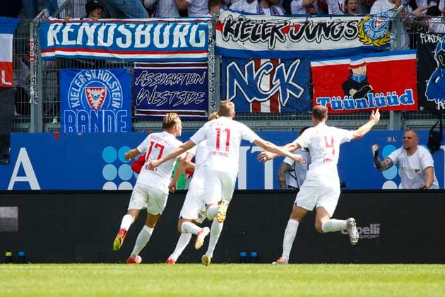 05.05.2024, xavx, Fussball 2.Bundesliga, SV Wehen Wiesbaden - Holstein Kiel emspor, v.l. Timo Becker (Holstein Kiel) celebrate the goal, Der Torjubel zum 0:1 (DFL DFB REGULATIONS PROHIBIT ANY USE OF PHOTOGRAPHS as IMAGE SEQUENCES and or QUASI-VIDEO) Wiesbaden